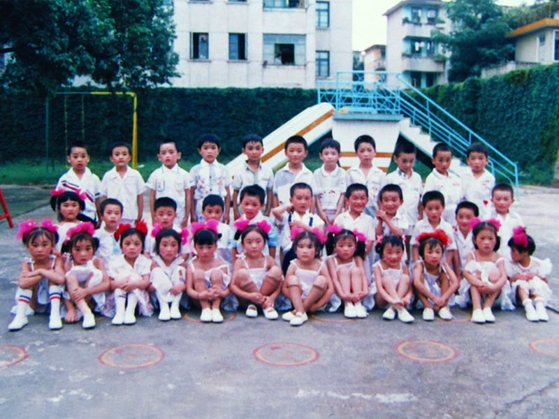 1990年(nián)廠職工(gōng)幼兒園(yuan)在六一(yī)前夕進(jin)行彙報(bao)表演