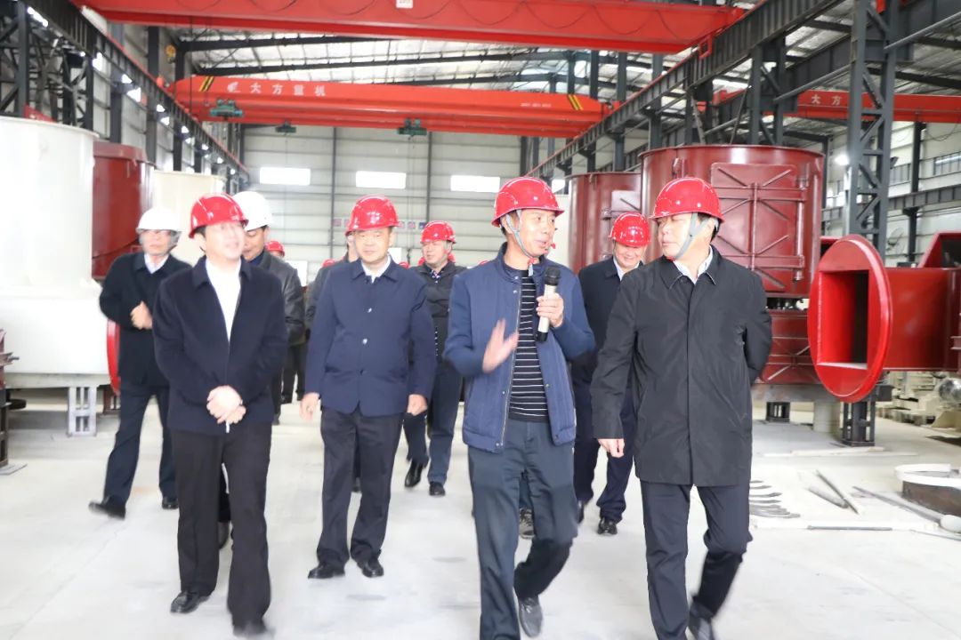 常務副市(shi)長彭代元一(yī)行莅臨桂林(lín)礦機考察指(zhǐ)導