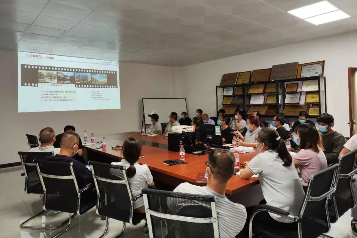 桂林礦機召開(kai)氫氧化鈣生産(chan)線項目總結會(huì)